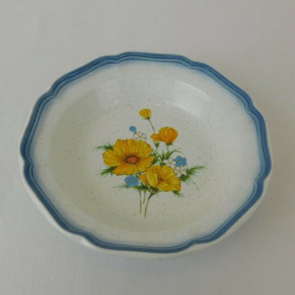 Set of 2 Mikasa China Amy Country Club Rim Soup Cereal Bowl 8.5" Yellow Flower - Picture 8 of 12